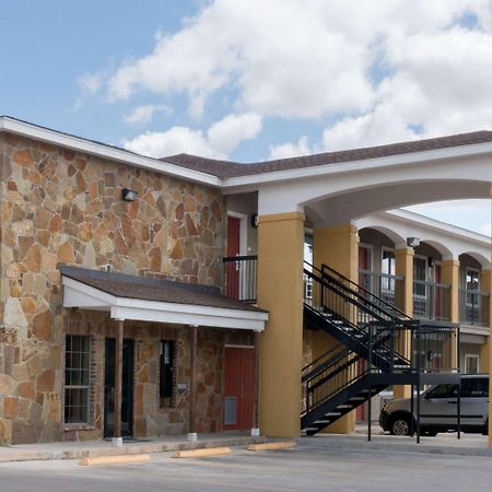 Super 8 By Wyndham San Antonio Near Fort Sam Houston Екстер'єр фото