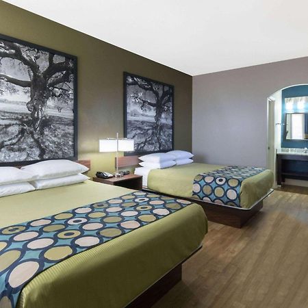 Super 8 By Wyndham San Antonio Near Fort Sam Houston Екстер'єр фото