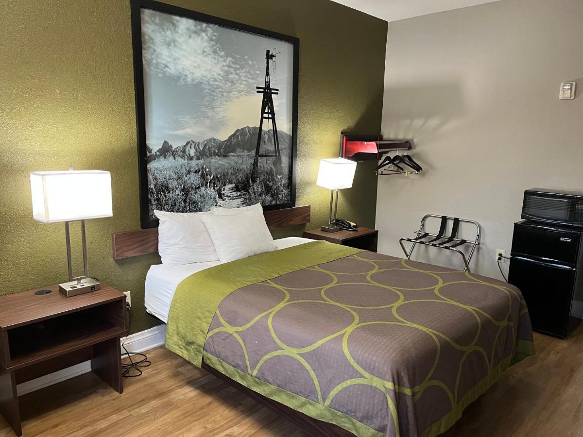 Super 8 By Wyndham San Antonio Near Fort Sam Houston Екстер'єр фото