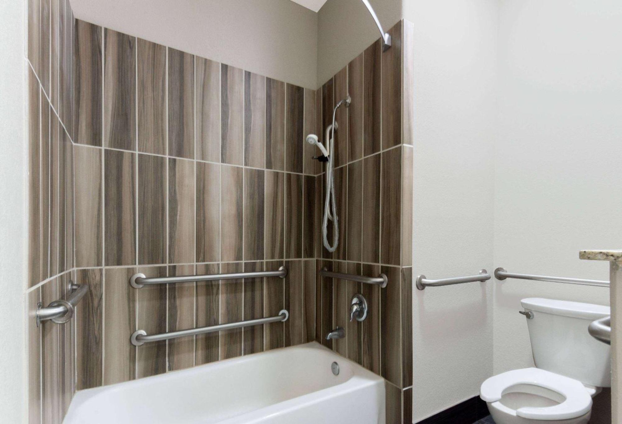 Super 8 By Wyndham San Antonio Near Fort Sam Houston Екстер'єр фото