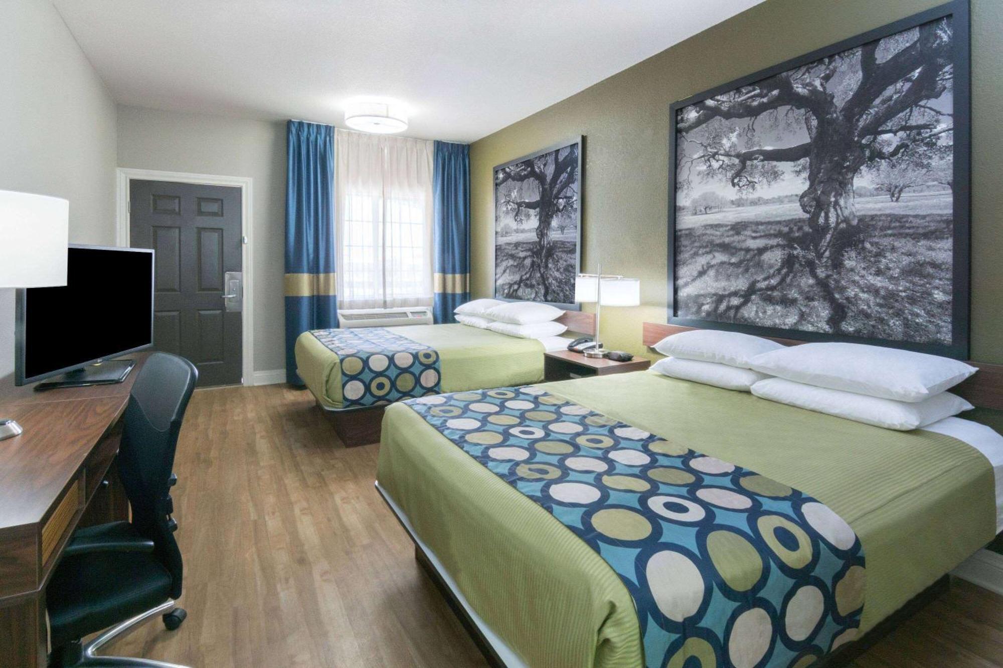 Super 8 By Wyndham San Antonio Near Fort Sam Houston Екстер'єр фото