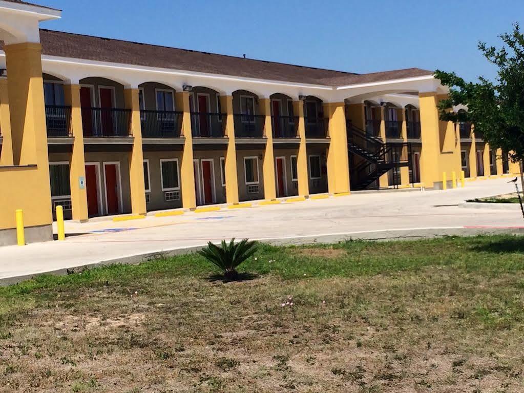 Super 8 By Wyndham San Antonio Near Fort Sam Houston Екстер'єр фото